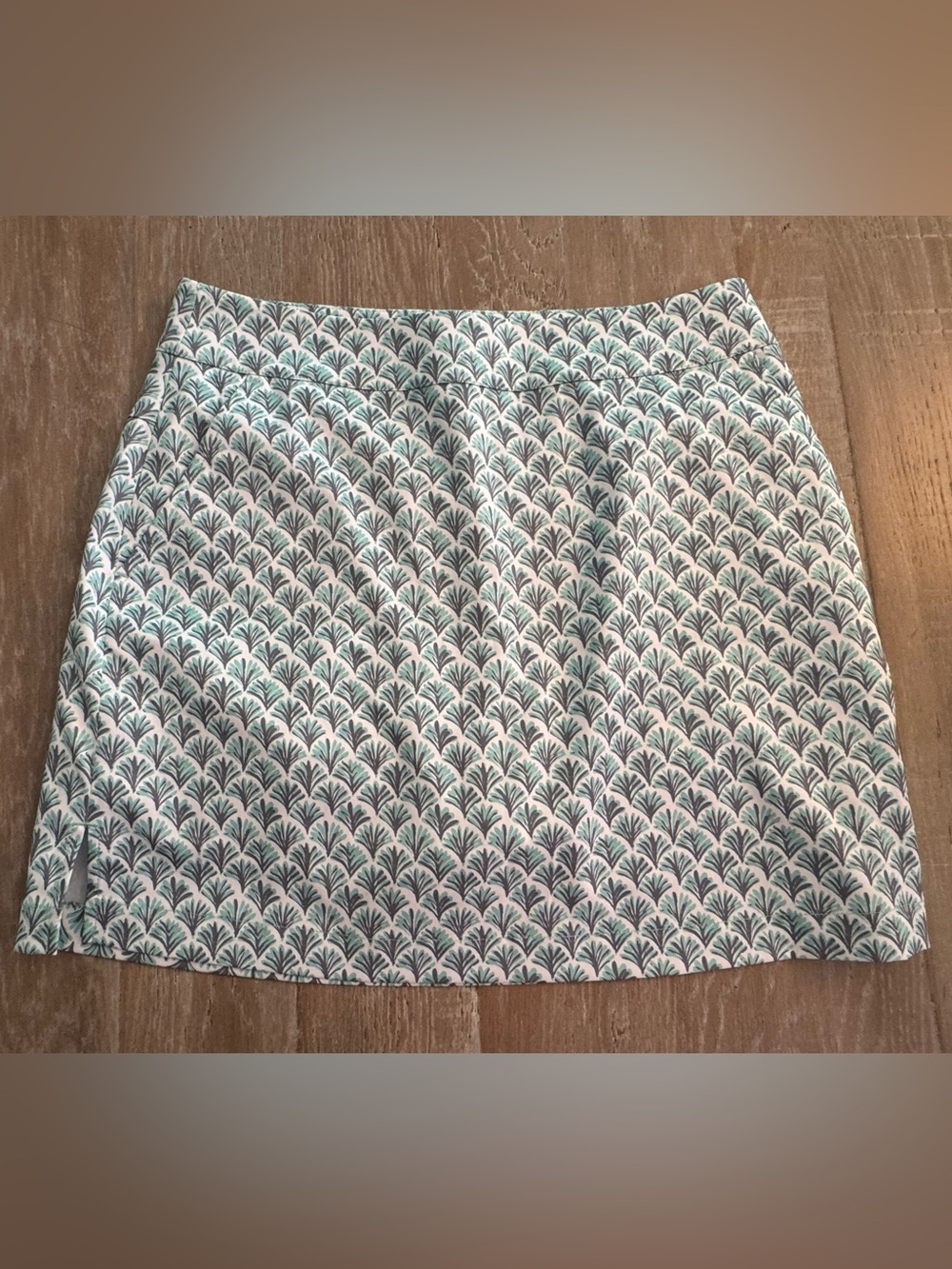 Size 4 vineyard vines skort